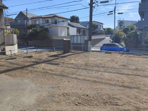 【施工事例】駐車場に生えた高木の伐採